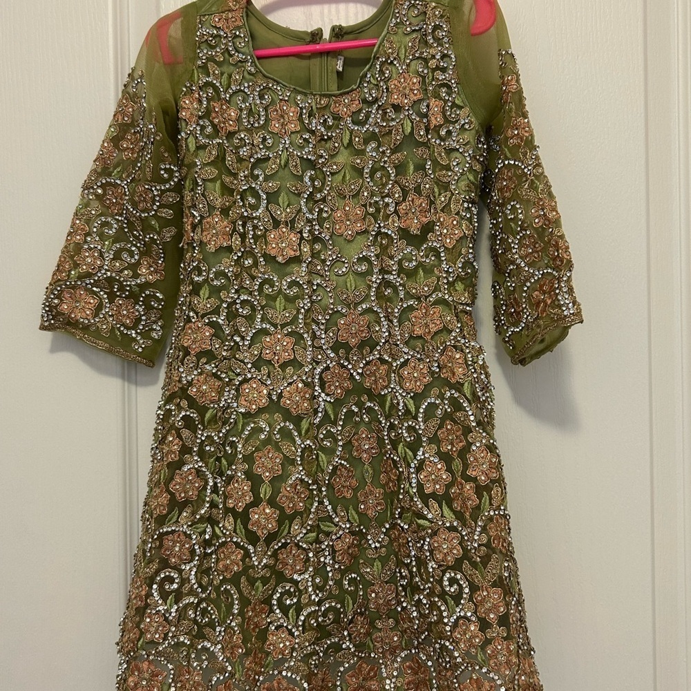 Girl Indian suit - Picture 3 of 9